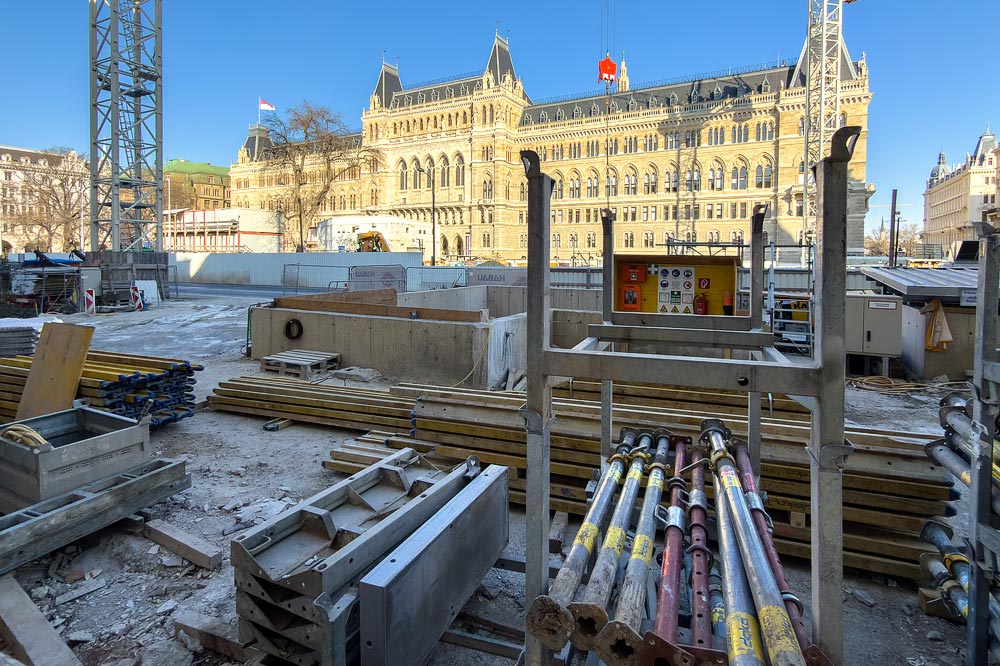 Baustelle an der künftigen Station Rathaus für die Verlängerung der Linie U2 in Wien