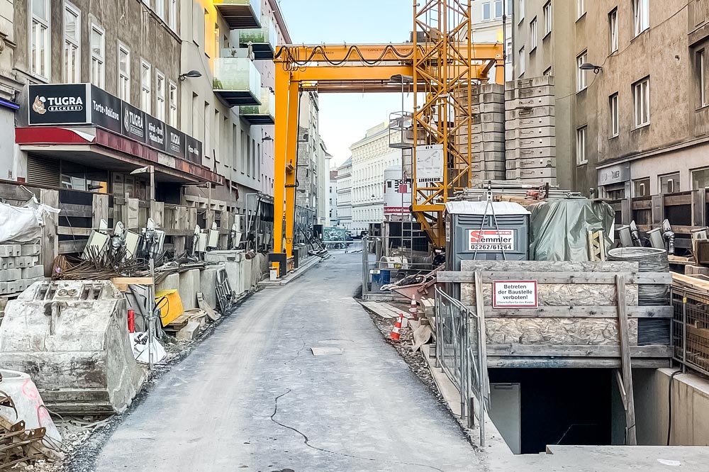 Baustelle an der künftigen Station Reinprechtsdorfer Straße für die Verlängerung der Linie U2 in Wien